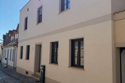 Haus Bernburg (Saale) - 6 Zimmer, 188 m&sup2;, 2.200&euro; | Angebot:26425828