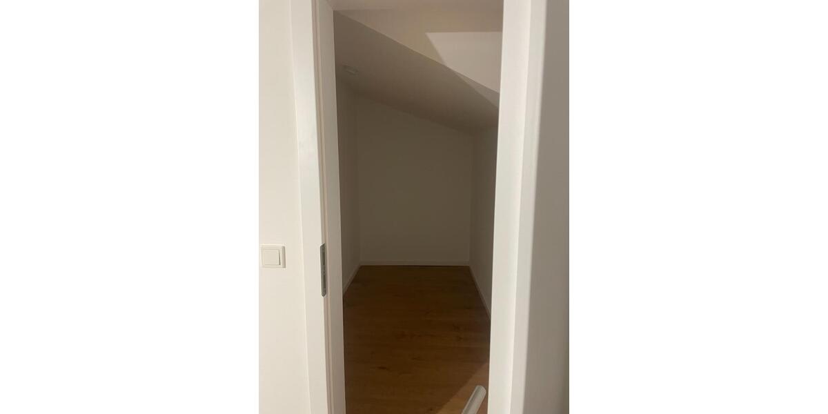 Dachgeschoßwohnung Siegen - 4 Zimmer, 95 m&sup2;, 1.400&euro; | Angebot:24665018