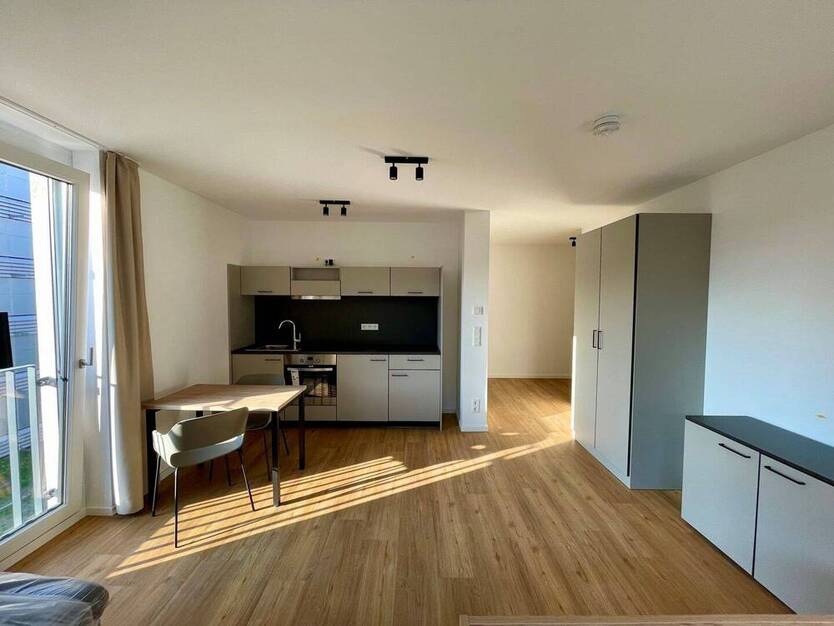 Ab sofort! Helle, möblierte 1-Zimmer-Wohnung mit Balkon!