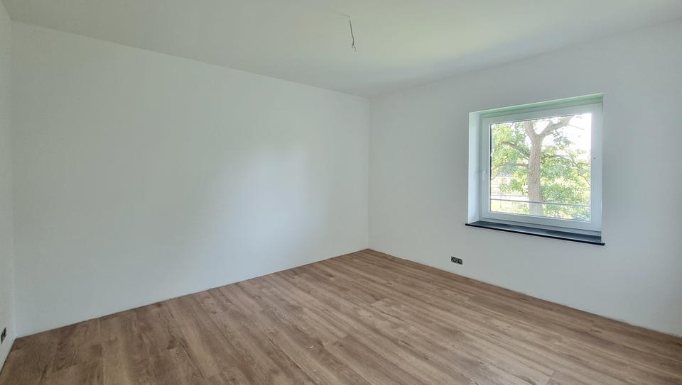 Moderne Wohnung mit dem Wohngefühl einer Doppelhaushälfte – Erstbezug nach Sanierung! zimmer