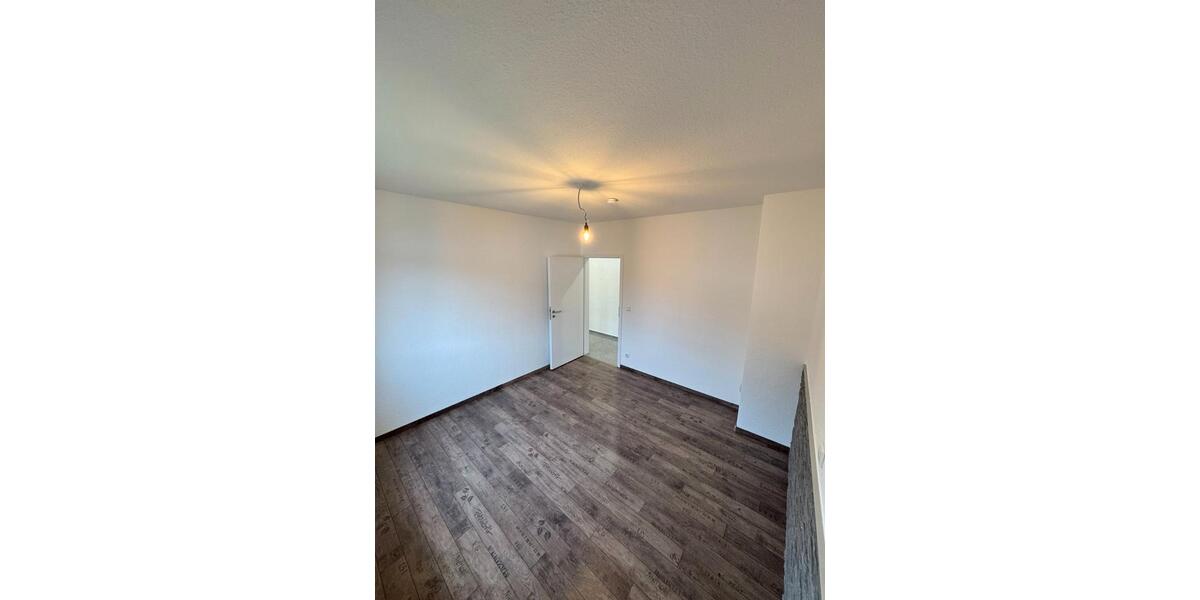 Etagenwohnung Mannheim Sandhofen - 5 Zimmer, 105 m&sup2;, 1.300&euro; | Angebot:26137220