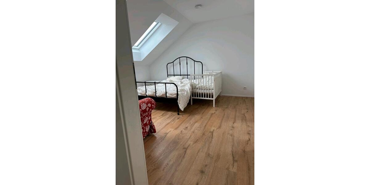 Dachgeschoßwohnung Lippstadt - 4 Zimmer, 130 m&sup2;, 1.100&euro; | Angebot:25151049