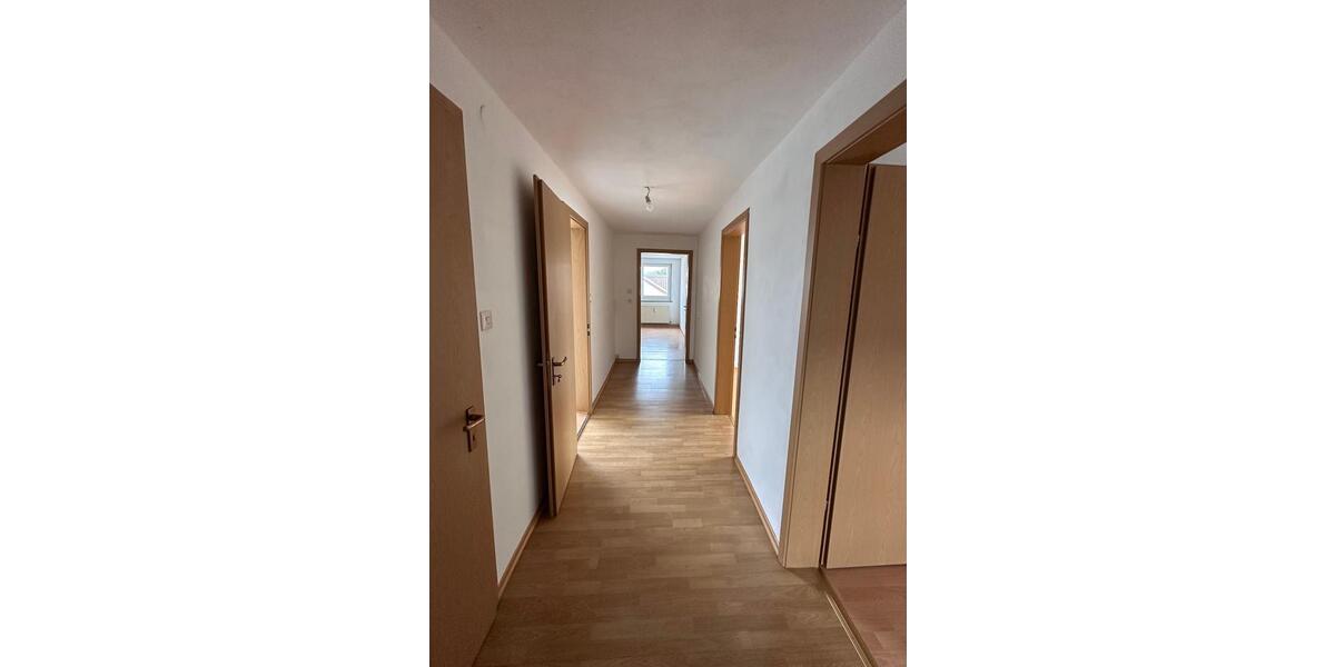 Dachgeschoßwohnung Poppenricht - 3.5 Zimmer, 80 m&sup2;, 620&euro; | Angebot:25978840