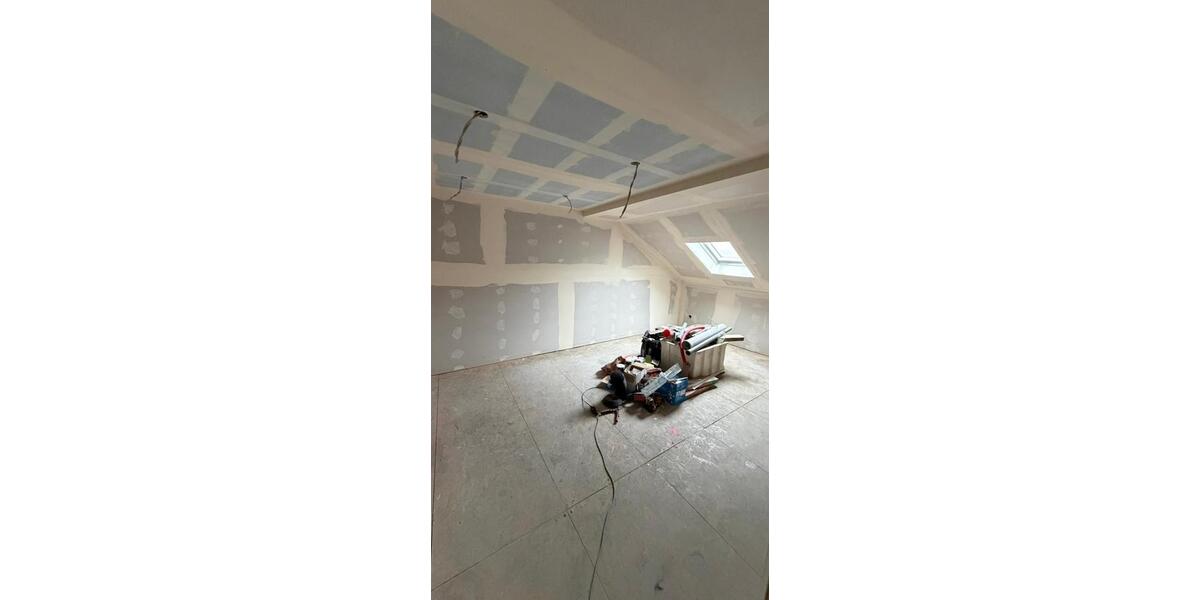 Dachgeschoßwohnung Hof Altstadt - 3 Zimmer, 81 m&sup2;, 890&euro; | Angebot:25451208