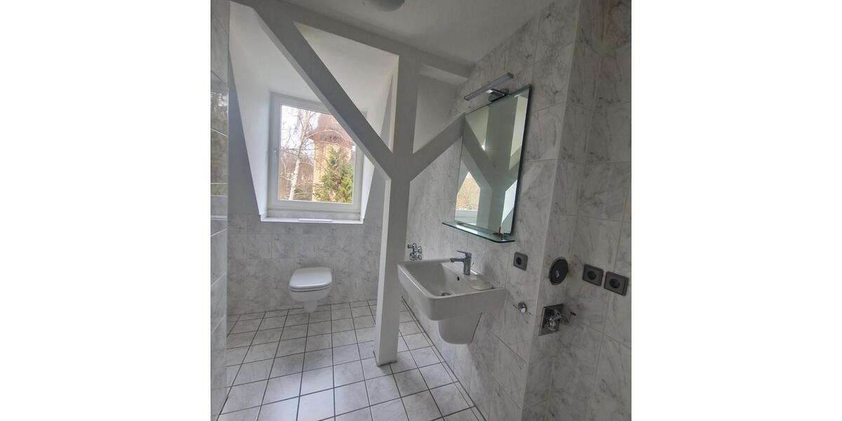 Individueller Schnitt - frisch renoviert - Wohnen in einer schönen Villa in Radebeul-Mitte 4 zimmer