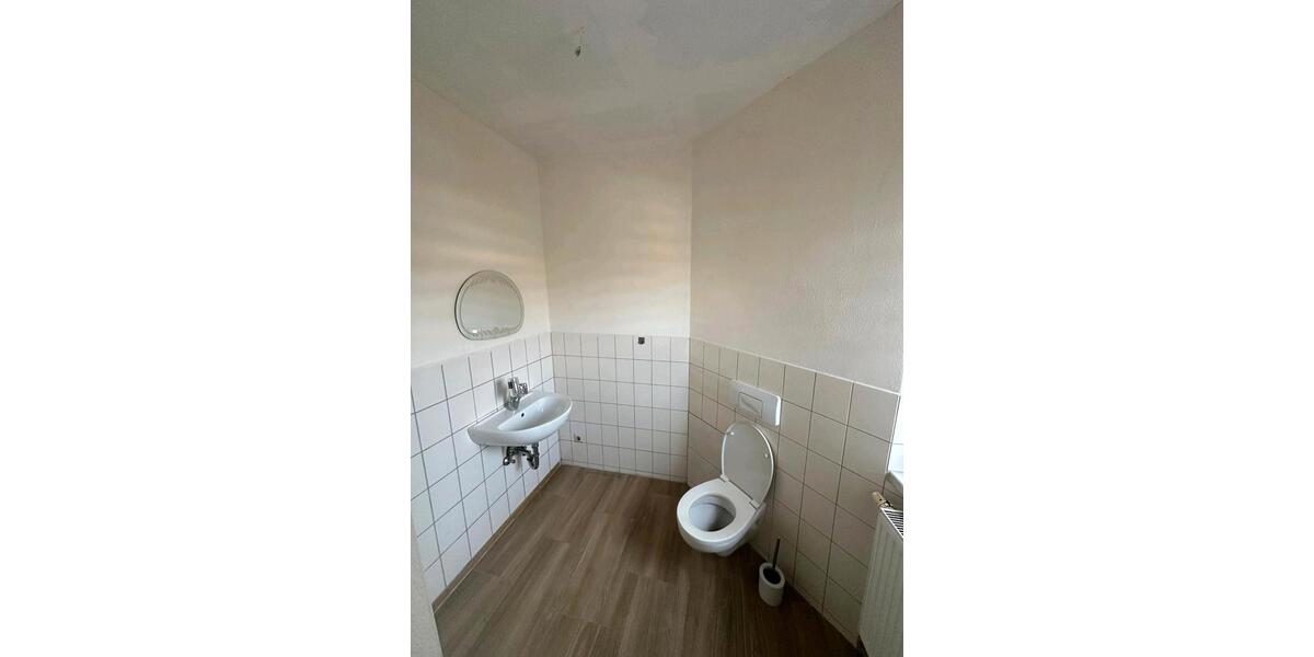 Erdgeschoßwohnung Flöha - 3 Zimmer, 725 m&sup2;, 450&euro; | Angebot:25903580