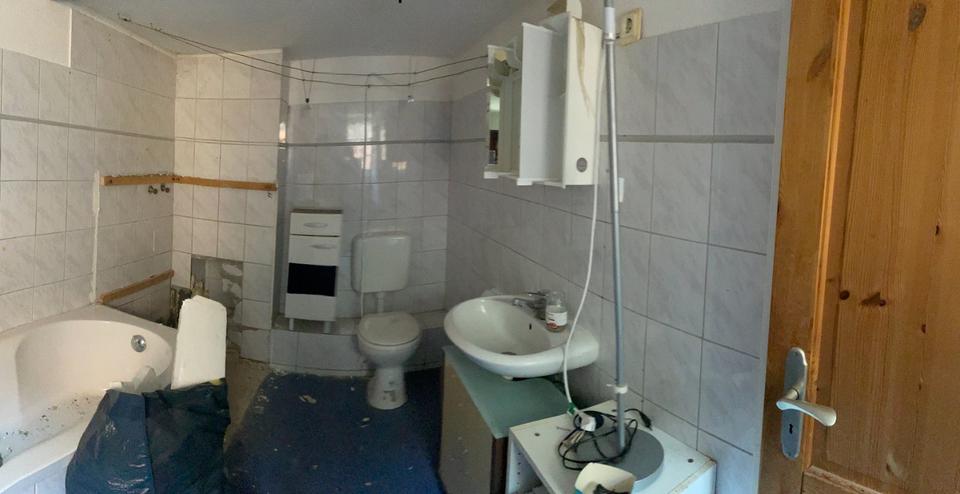 Verwahrloste Hofreite an Selbstsanierer in Mücke zu vermieten. 5 zimmer