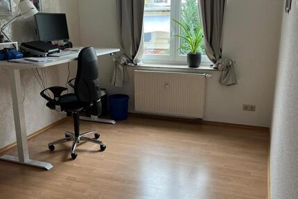 Großzügige 4-Raum-Wohnung mit Wintergarten und großem Keller in E 4 zimmer