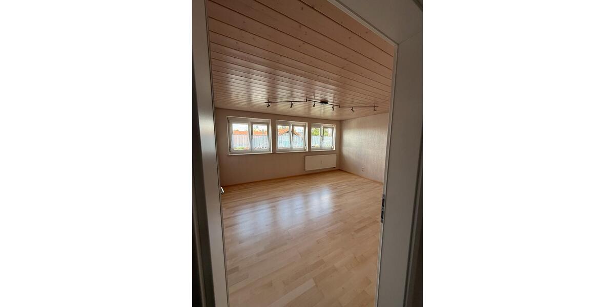 Dachgeschoßwohnung Hergatz - 2 Zimmer, 85 m&sup2;, 1.200&euro; | Angebot:26602946