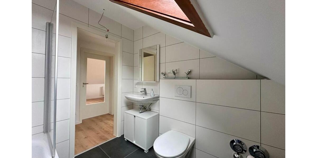 Dachgeschoßwohnung Bensheim - 3 Zimmer, 68 m&sup2;, 850&euro; | Angebot:24774668