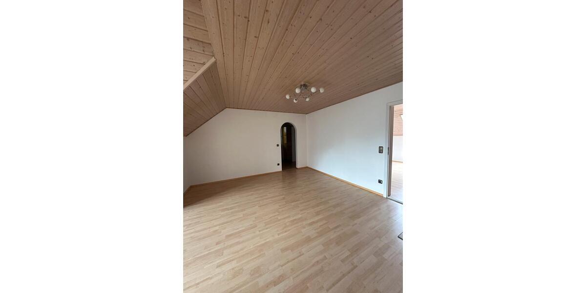 Helle 3,5-Zimmer Dachgeschosswohnung in Ried mit Balkon zimmer