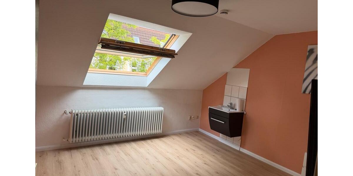 Dachgeschoßwohnung Kassel Südstadt - 1 Zimmer, 12 m&sup2;, 250&euro; | Angebot:26696977