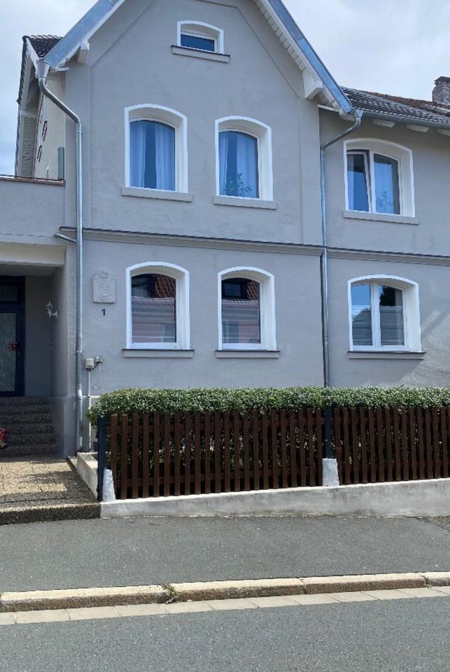 Modern renovierte 2-Zimmer-Altbau-Wohnung mit Hanggarten
