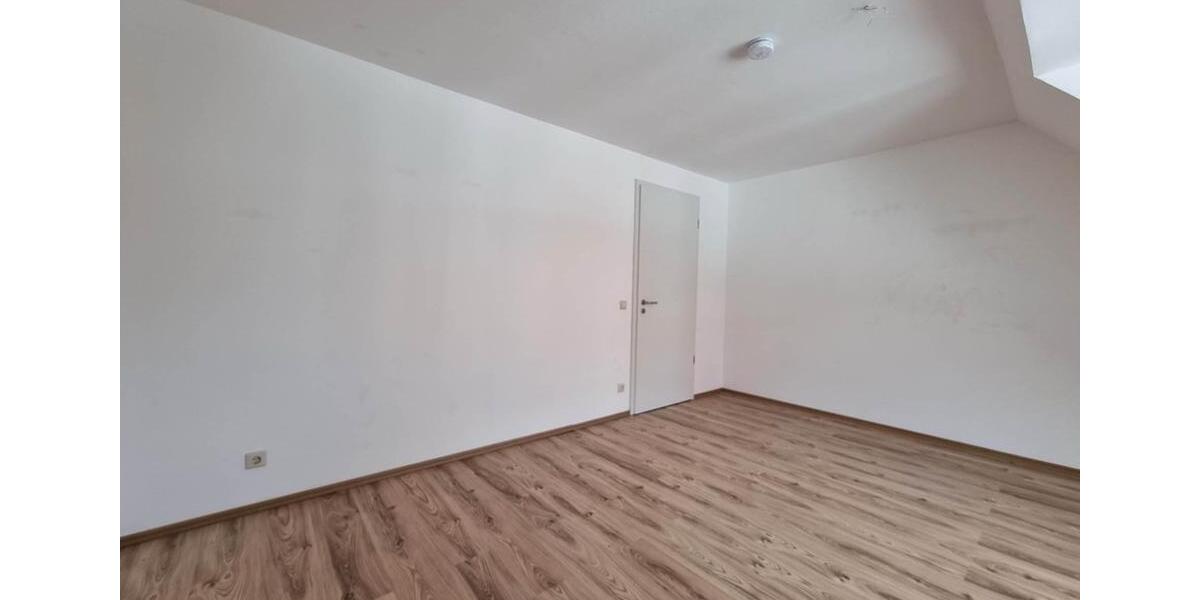 Dachgeschoßwohnung Rötha - 4 Zimmer, 127 m&sup2;, 1.260&euro; | Angebot:24548496