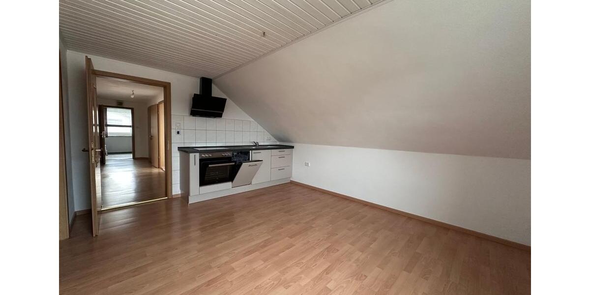 Dachgeschoßwohnung Poppenricht - 3.5 Zimmer, 80 m&sup2;, 620&euro; | Angebot:25978840