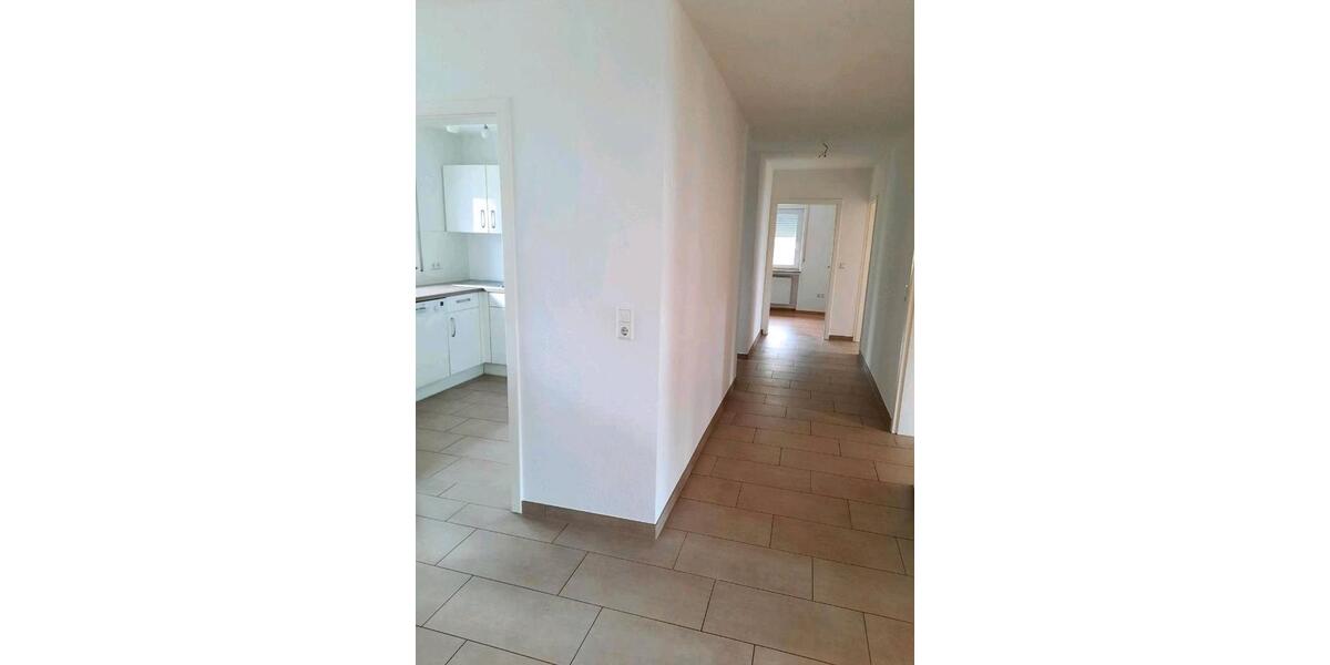 Erdgeschoßwohnung Ellwangen (Jagst) - 4 Zimmer, 96 m&sup2;, 1.000&euro; | Angebot:26700997