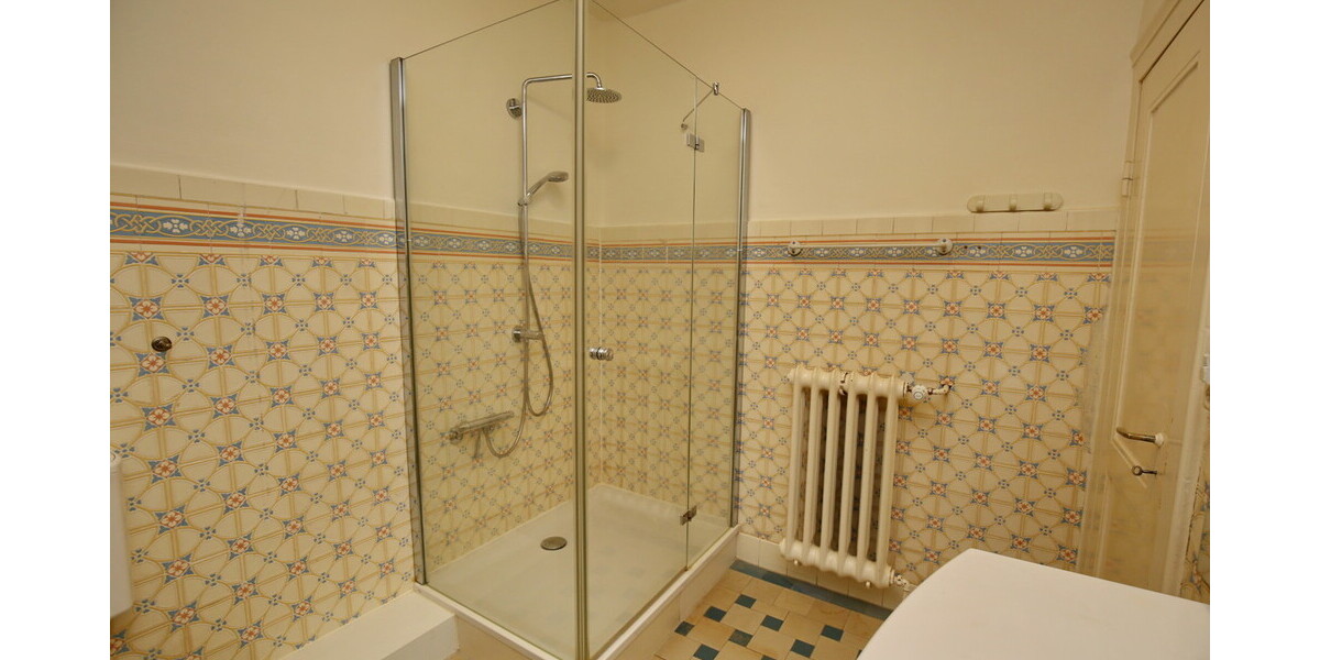 *** Altbauetage mit 210m² im Stadtzentrum *** 6 zimmer