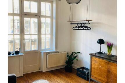 UNTERMIETE: Zimmer mit Balkon zentral gelegen in Ottensen zimmer
