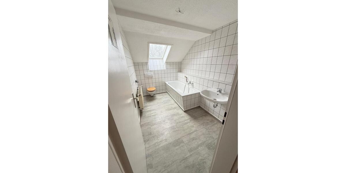Dachgeschoßwohnung Weißenfels - 4 Zimmer, 111 m&sup2;, 595&euro; | Angebot:26031673