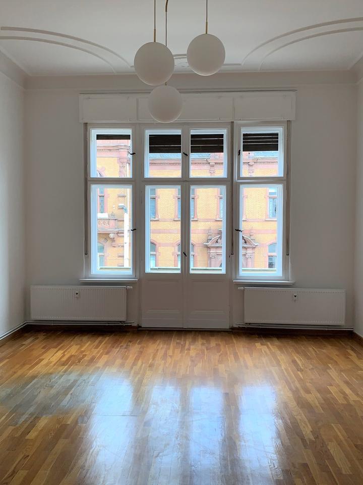 7 Zimmer-Altbau-Wohnung in wunderschönem Denkmalobjekt zu vermieten!