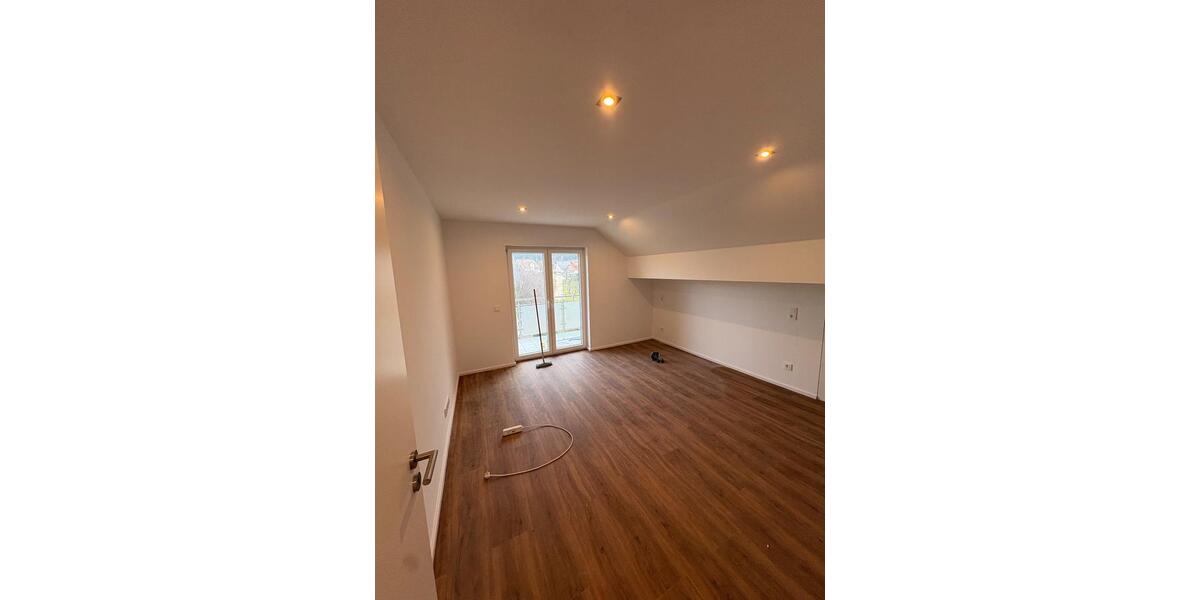 Dachgeschoßwohnung Weinheim - 3 Zimmer, 127 m&sup2;, 1.525&euro; | Angebot:24377941