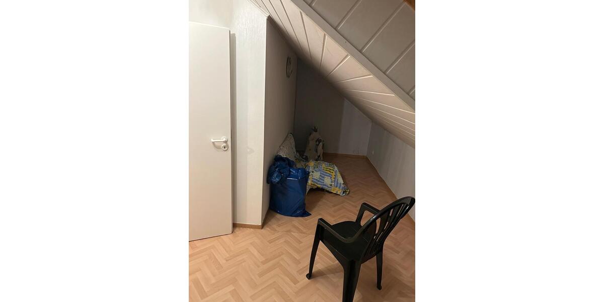 Dachgeschoßwohnung Meinerzhagen - 4 Zimmer, 80 m&sup2;, 450&euro; | Angebot:24444794