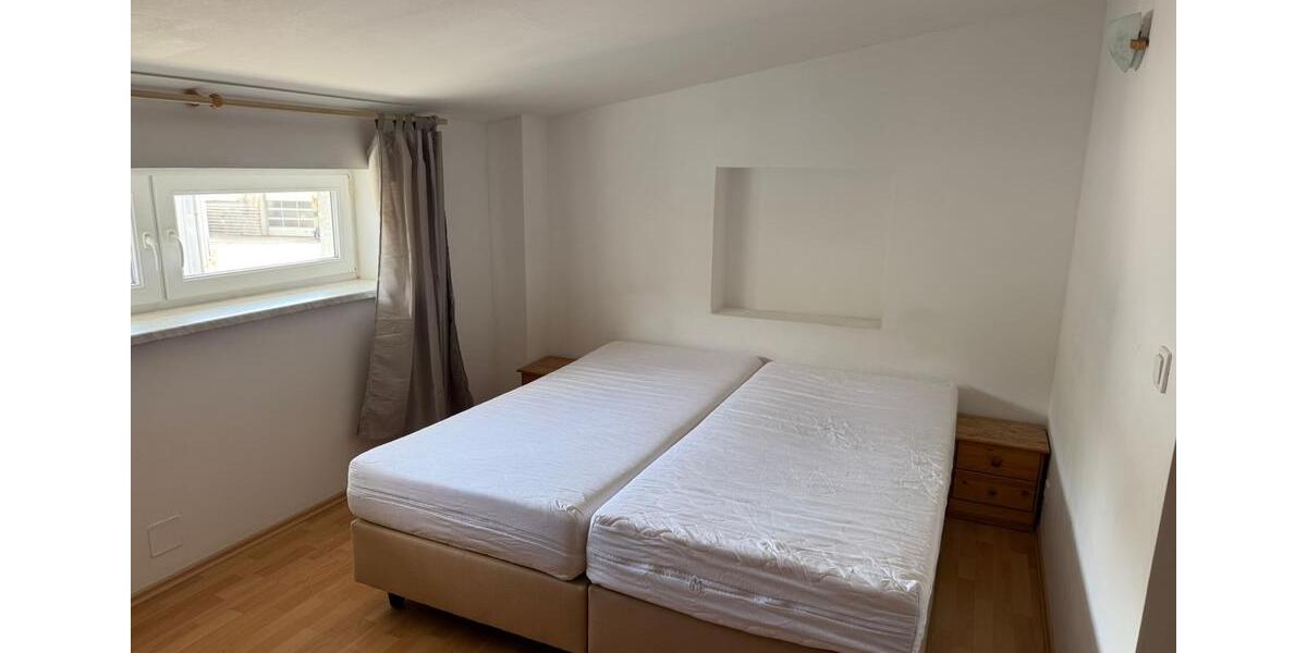 Etagenwohnung Weiherhammer - 4 Zimmer, 120 m&sup2;, 1.100&euro; | Angebot:25350113