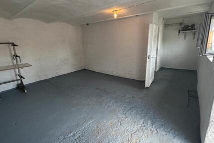 Lagerraum, neu renoviert, mit Kühlmöglichkeit. Ca. 40qm. zimmer