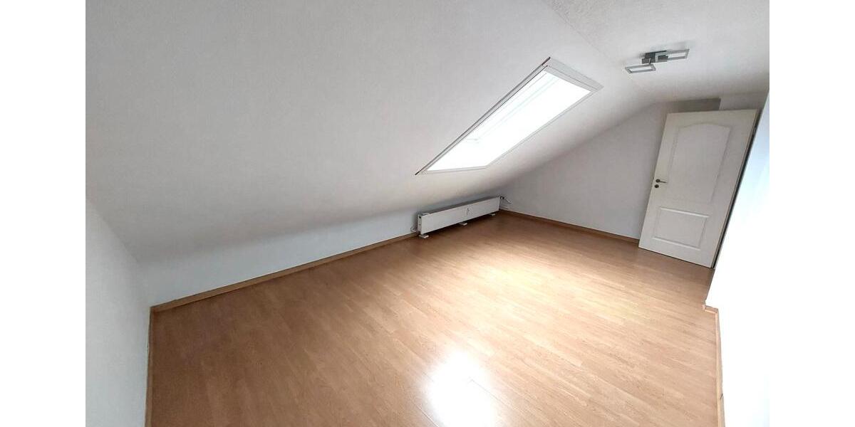 Dachgeschoßwohnung Saarlouis - 3 Zimmer, 75 m&sup2;, 560&euro; | Angebot:24788620