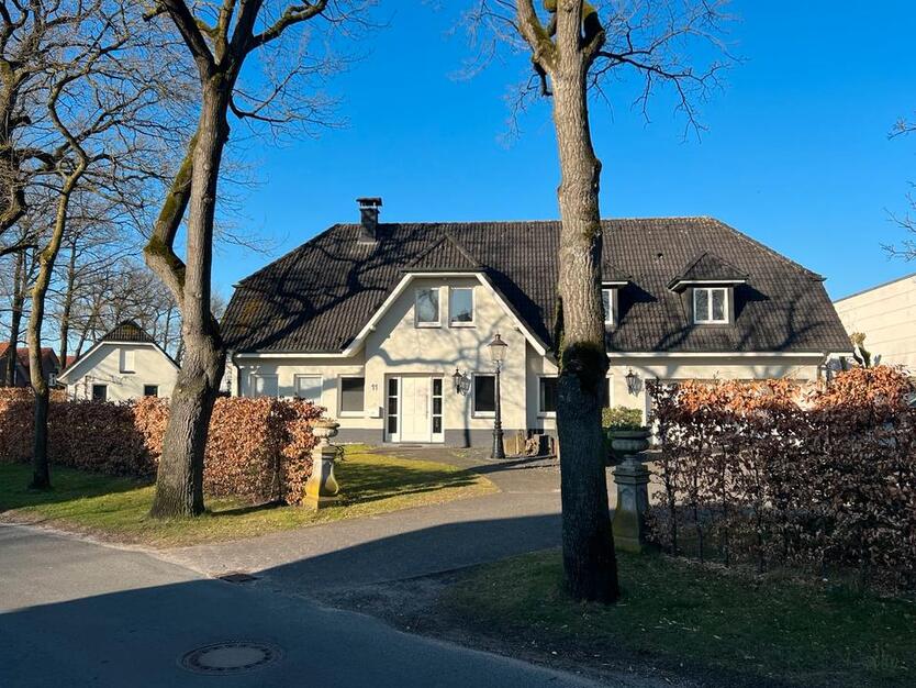 Großes Einfamilienhaus in Gronau-Epe mit PraxisBüro zu vermieten