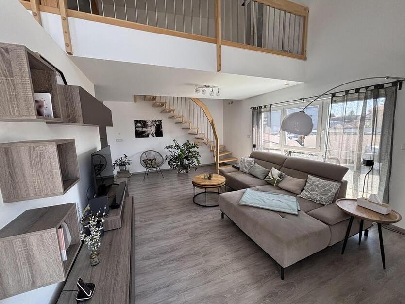 Exklusive Maisonettewohnung 185 m² in Pforzheim, Garage, EBK, Garten, 2 Bäder, Fußbodenh. zimmer