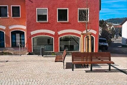 Haus Waldmünchen - 9 Zimmer, 300 m&sup2;, 1.500&euro; | Angebot:26594504