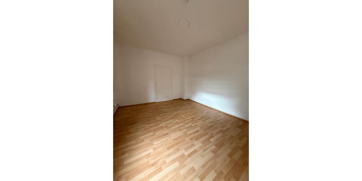 Etagenwohnung Lampertheim - 4 Zimmer, 100 m&sup2;, 1.200&euro; | Angebot:25648820