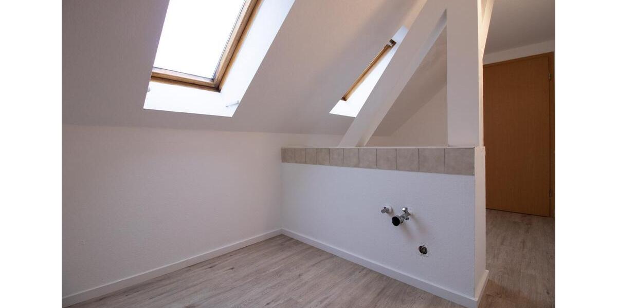 Dachgeschoßwohnung Reichenbach im Vogtland - 4 Zimmer, 77 m&sup2;, 420&euro; | Angebot:24591201