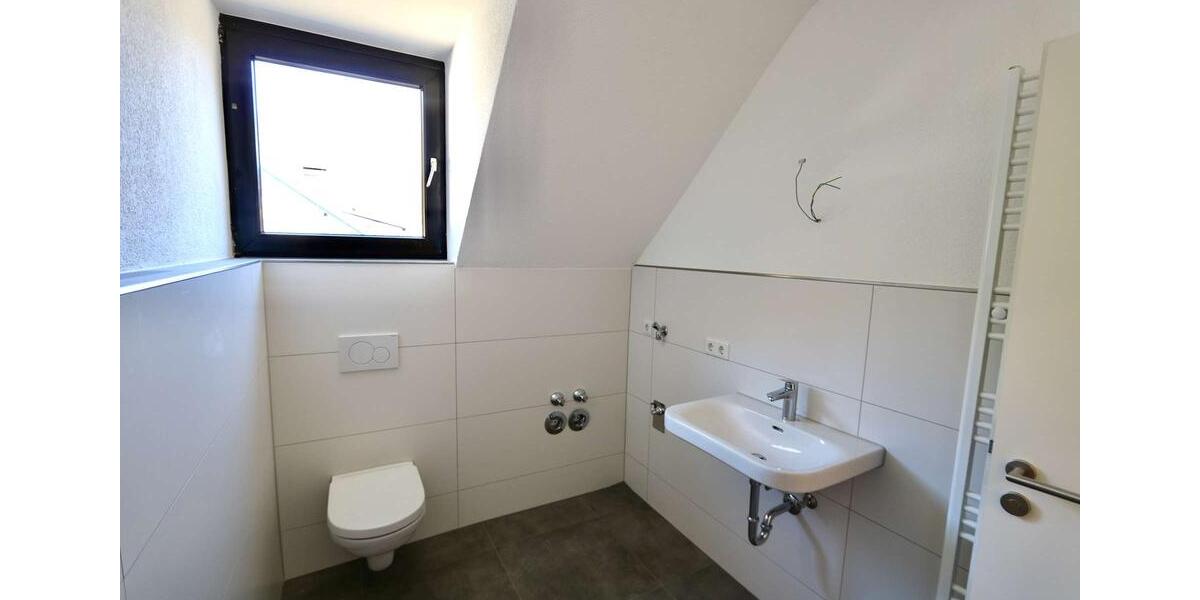 Dachgeschoßwohnung Overath - 3 Zimmer, 90 m&sup2;, 855&euro; | Angebot:25506990