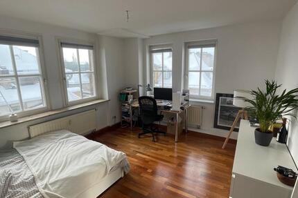 Helles WG-Zimmer in einer 2er WG in der Bayreuther Innenstadt 3 zimmer