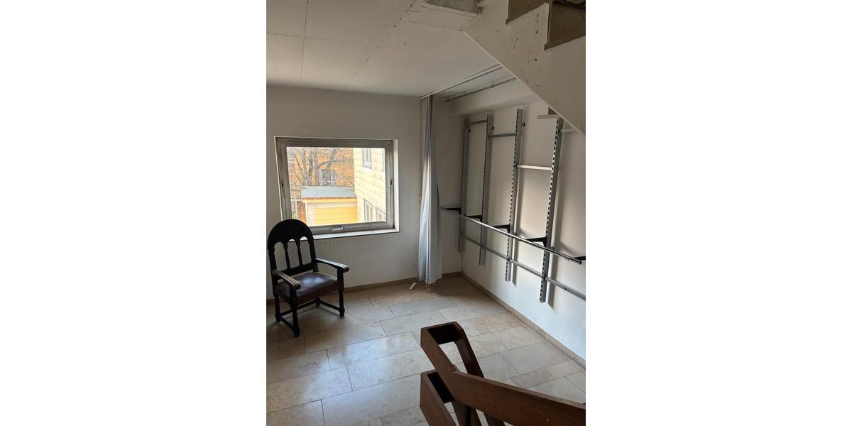 Einfamilienhaus Marktredwitz - 10 Zimmer, 281 m&sup2;, 1.500&euro; | Angebot:25873678