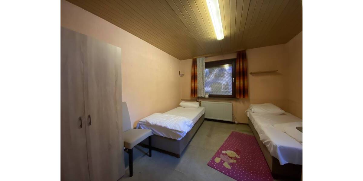 Einfamilienhaus Frankfurt am Main Sossenheim - 7 Zimmer, 137 m&sup2;, 3.900&euro; | Angebot:26107083