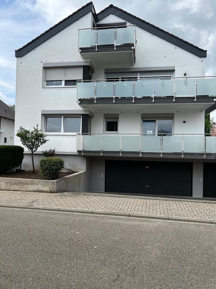 Schöne große Wohnung mit Balkon , Terrasse und eig. Garten