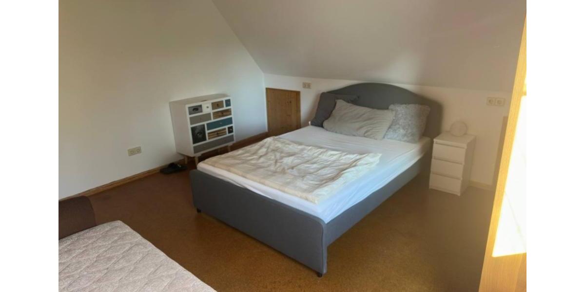 Dachgeschoßwohnung Hüfingen - 4 Zimmer, 93 m&sup2;, 950&euro; | Angebot:25824862