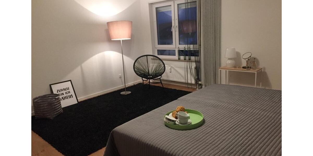 Moderne 4er Frauen-WG, 2 Bäder, S-BahnBus-Anbindung (8 min LU Ze 15 zimmer