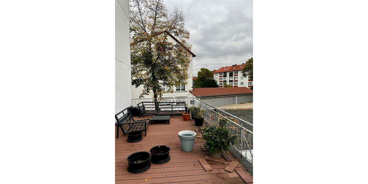 Helle 2-Zimmer-Wohnung mit großer Dachterrasse in ruhigem Haus 2 zimmer