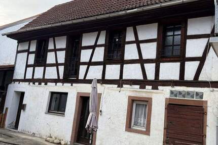 Renoviertes 3 ZKB Fachwerkhaus mit Hof Balkon und Einbau Küche 3 zimmer
