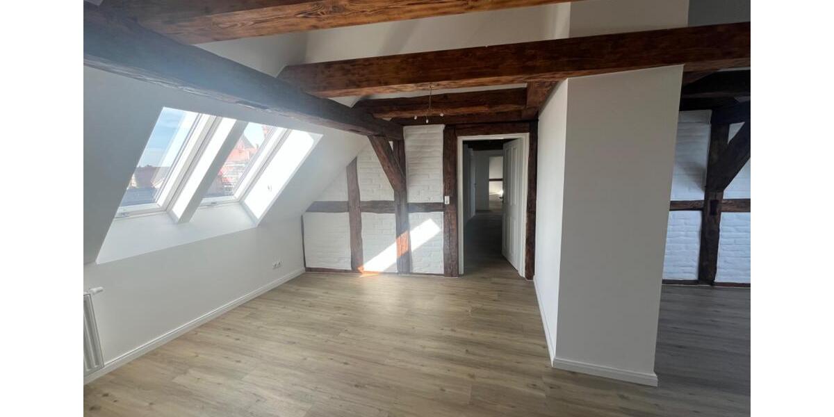 Dachgeschoßwohnung Perleberg - 2.5 Zimmer, 93 m&sup2;, 930&euro; | Angebot:25292710