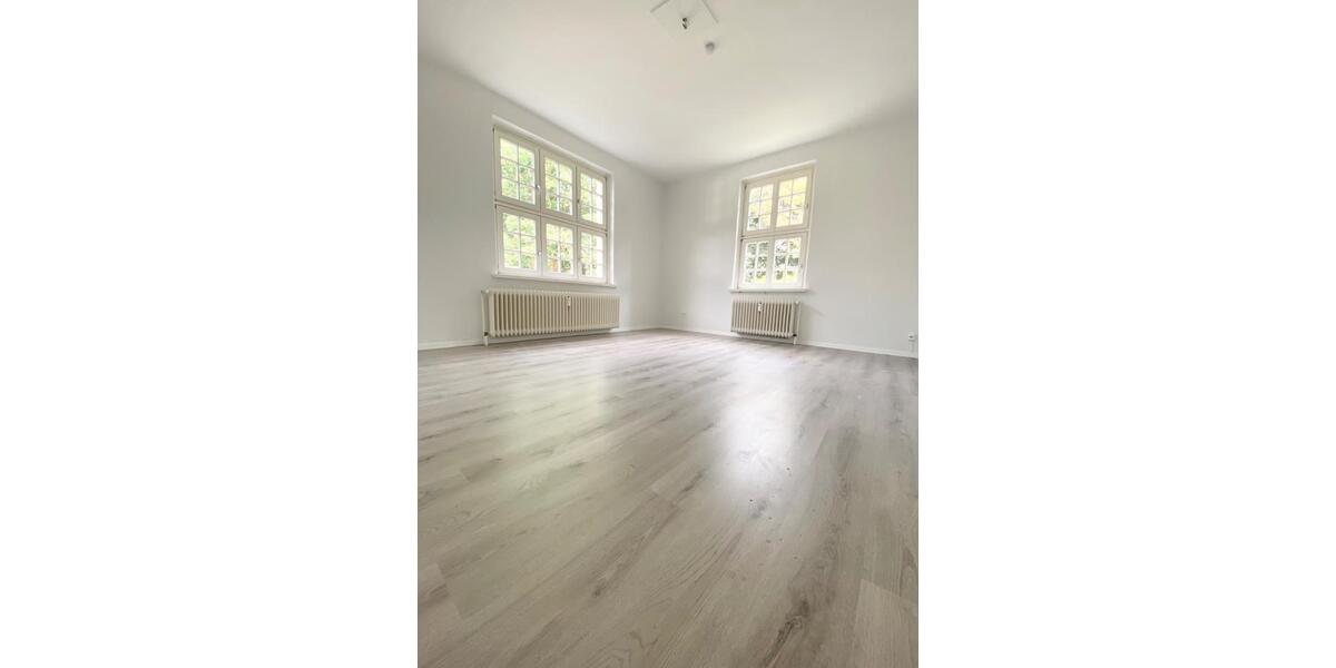 Renovierte Hochparterre Wohnung mit Einbauküche und Garagenstellplatz 4 zimmer