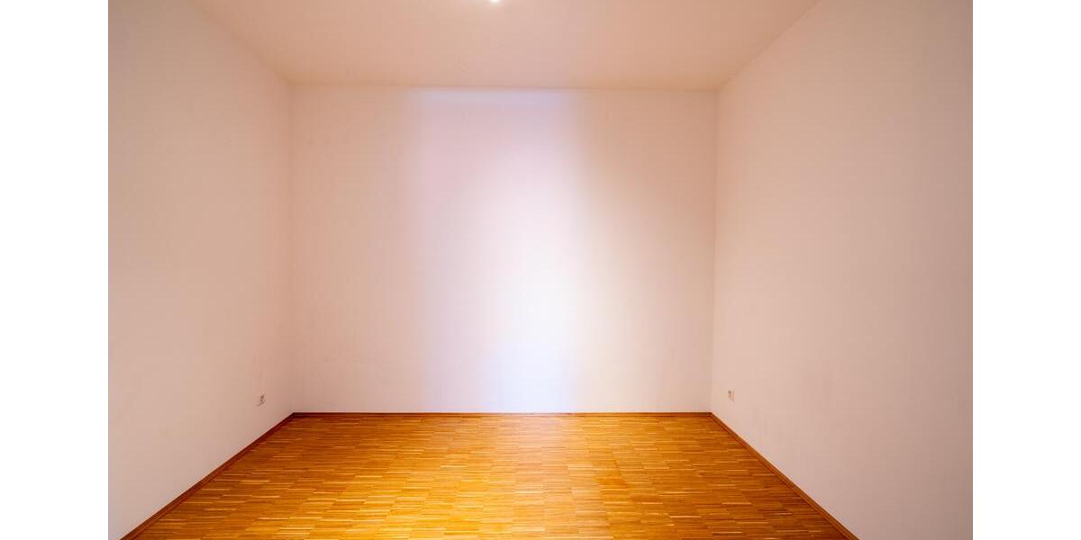 Dachgeschoßwohnung Villingen-Schwenningen Schwenningen - 2 Zimmer, 101 m&sup2;, 960&euro; | Angebot:25365437