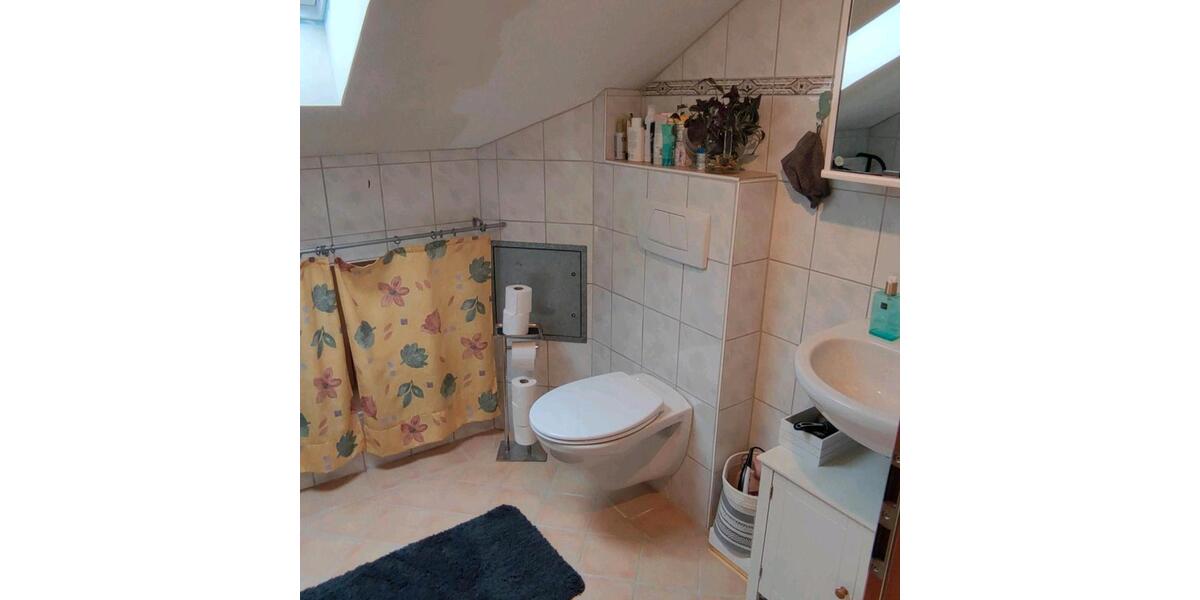 Dachgeschoßwohnung Tuntenhausen - 4 Zimmer, 100 m&sup2;, 1.250&euro; | Angebot:25945352