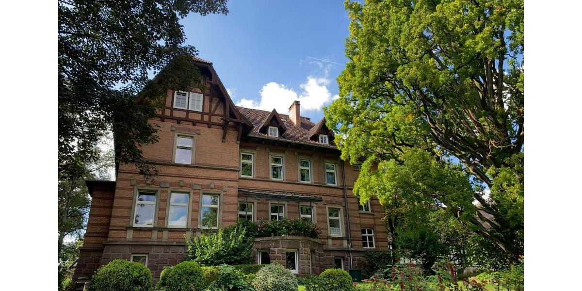 Zur Miete:Schöne große Altbauwohnung im Herrenhaus an der Diemel 4 zimmer