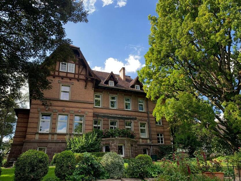 Zur Miete:Schöne große Altbauwohnung im Herrenhaus an der Diemel zimmer