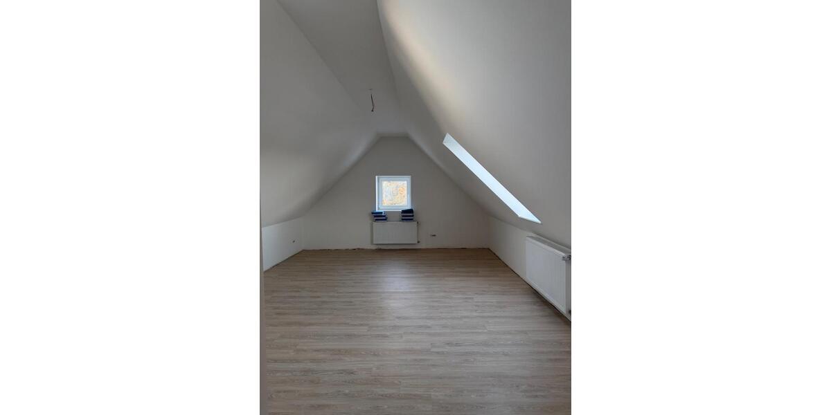 Dachgeschoßwohnung Salzhausen - 2.5 Zimmer, 90 m&sup2;, 1.000&euro; | Angebot:26623624
